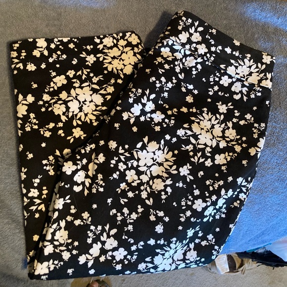 Croft & Barrow capris - Picture 1 of 3